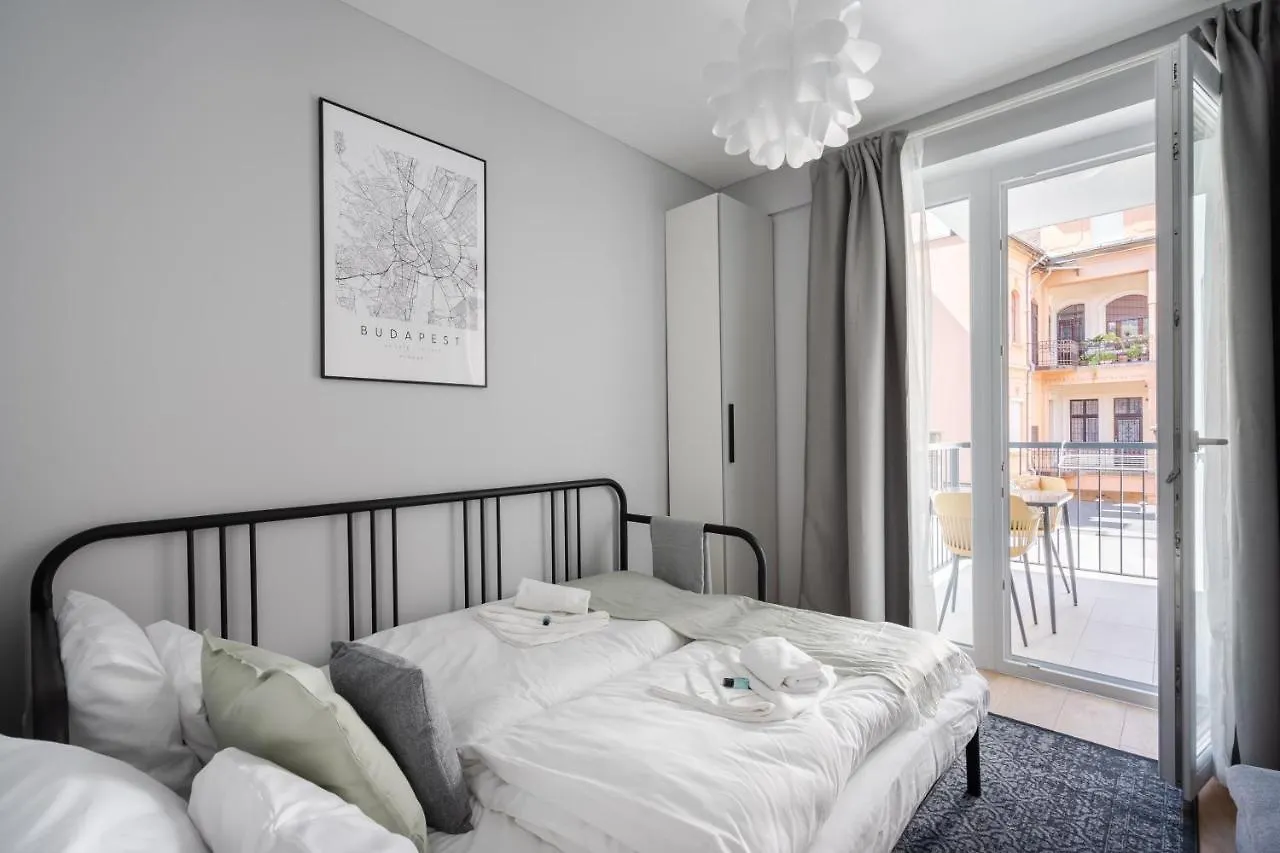 The Rose Garden Apartments - Budapest
